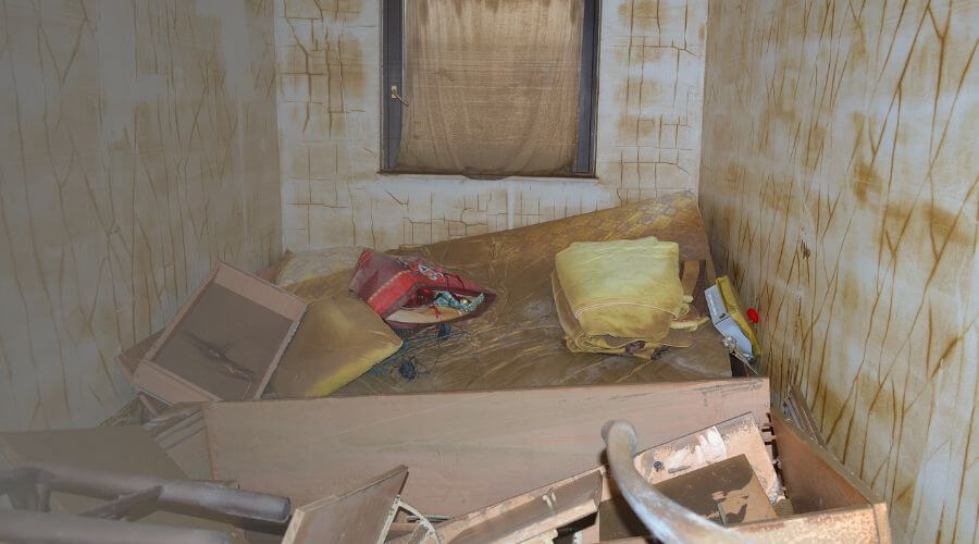 Why choose water damage restoration service for commercial flood cleanup in Pacoima